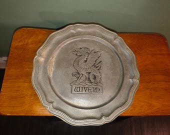 prato decorativo de estanho com formato de viburno