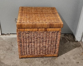 vintage 1970&#39;s Rattan and Brass Chinoserie Storage Trunk