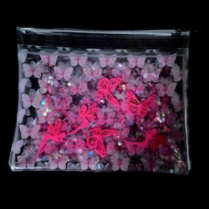 Grande pochette cosmétique liquide à paillettes. Trousse de maquillage + fées papillons rose néon et fleurs flottantes irisées chatoyantes. Conception d'impression intelligente