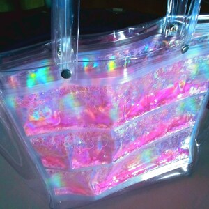 Bolsa Tote Love con Purpurina Líquida. Bolso Holográfico Extragrande y Práctico con Efecto Láser + Corazón Rosa Iridiscente Brillante. Bolso Romántico de Playa para el Verano.