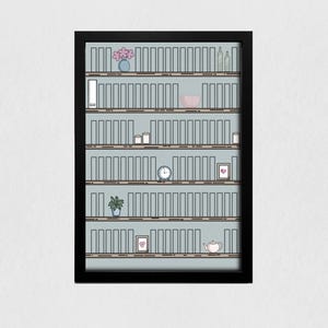 Könnte beinhalten: Eine gerahmte Illustration eines Bücherregals mit fünf Regalbrettern. Die Regalbretter sind gefüllt mit Büchern, Pflanzen, einer Uhr, einer Schüssel, Kerzen und anderen Dekorationsartikeln. Der Hintergrund ist hellblau.