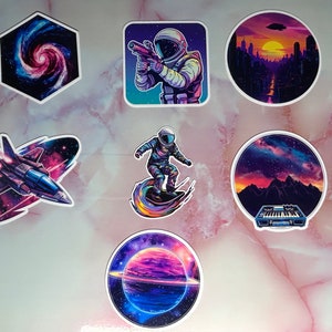 Stickers paysage urbain cosmique et astronaute – Lot de 7 ondes synthétiques pour une esthétique rétro des années 80