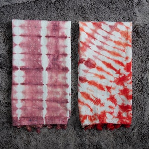 Stoffige roze en watermeloen gekleurde stropdas geverfd keukenhanddoeken - rood roze handdoeken - kwastjes katoen stropdas geverfd bar handdoeken - hand geverfd