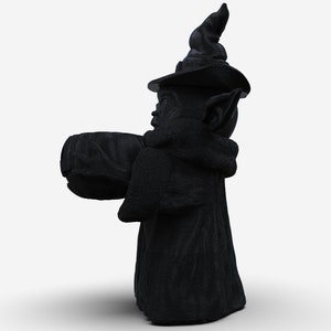 K&ouml;nnte beinhalten: Schwarze Hexen-Zwergenfigur mit spitzem Hut und langem Gewand. Der Zwerg h&auml;lt einen Kessel in seinen H&auml;nden.