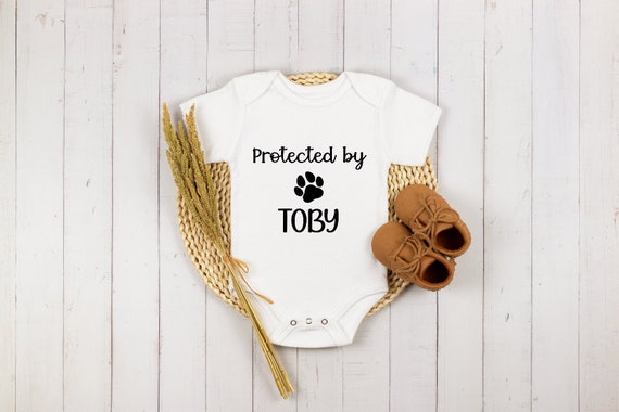 Protected by Dog Baby Bodysuit, Cute Pet Baby Onesie, Dog Lover Baby Onesie, Customized Baby, Mothers Day Gift, Custom Dog Name Shirt - Etsy Canada