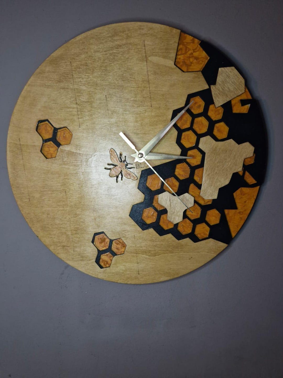 Honeycomb Bee Clock: a Design That's Both Strikingly Vibrant and ...