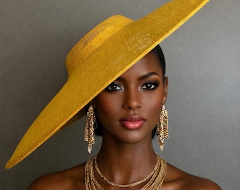 Hatinator Sinamay extra grande: Tocado amarillo dorado