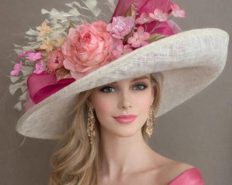 つばが広く上向きのケンタッキーダービーハット：アイボリー、ピンクシルクアバカ、本物のシルクフラワー