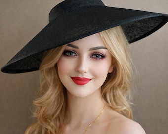 Tocado de sinamay negro: sombrero Ascot para el Derby de Kentucky