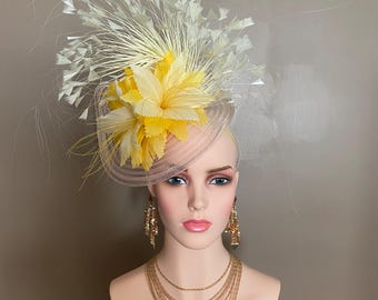 Tocado floral de plumas rosa claro/amarillo jaspeado: Sombrero de boda para la carrera del Derby de Kentucky