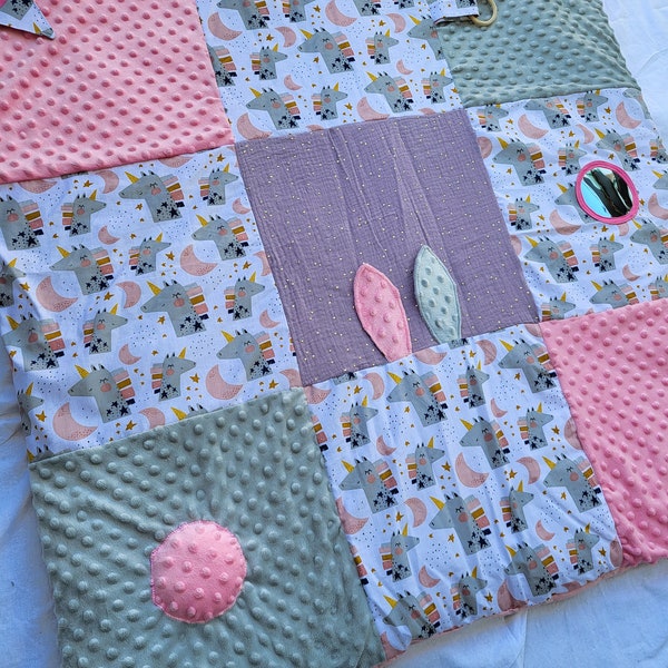 tapis d'éveil bébé sensoriel modèle licorne