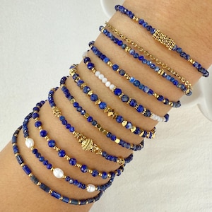 Bracelet en acier inoxydable et des pierres naturelles LAPIS LAZULI (teintées) pierres fines avec des breloques dorées