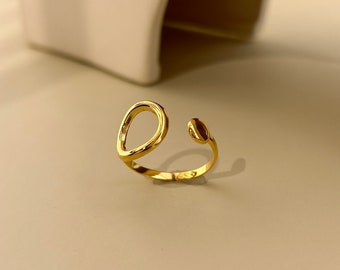 Adjustable stainless steel ring, one ring and one smoothed gold round