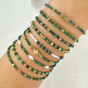 Bracelet en acier inoxydable et des pierres naturelles MALACHITE pierres fines avec des breloques dorées