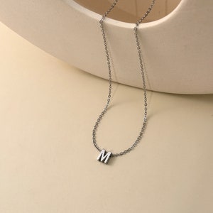 Collier en acier inoxydable alphabet initial lettre charm nom prénom personnalisé effet miroir lissé argenté
