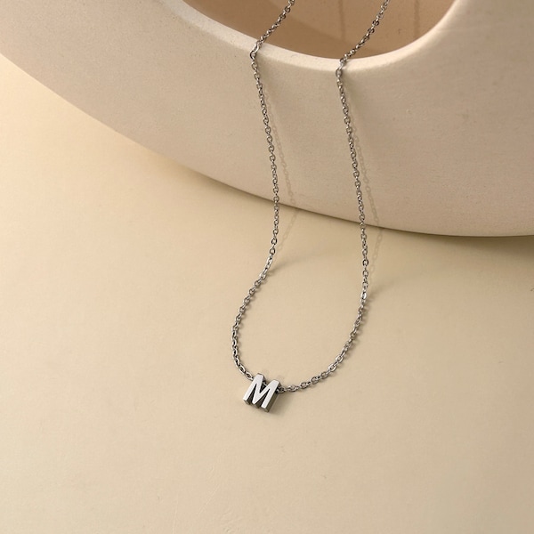 Collier en acier inoxydable alphabet initial lettre prénom personnalisé effet miroir lissé argenté