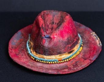 Chapeau fedora en laine mérinos rouge fait main - Style bohème avec perles