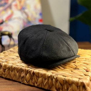 Black Wool Newsboy Cap for Men – Handmade 8 Panel Peaky Blinders Hat, Vintage Flat Cap, Gatsby Style Gift for Him/Her, Winter Hat