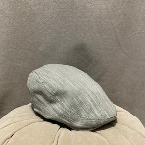 Gray Linen Summer Flat Cap for Men and Women – Handmade Lightweight Ivy Hat, Breathable Travel Brim Hat, Unisex Gift for Him or Her