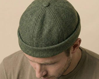 Green Wool Felt Beret With Stylish Bow Accent - Handcrafted  display picture 1