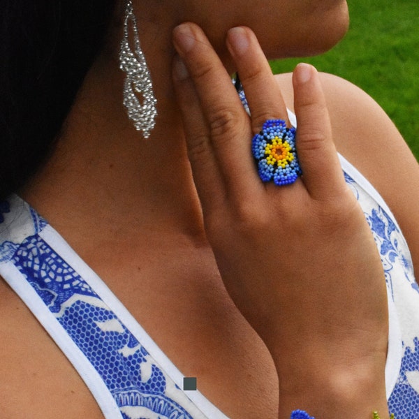 Belle bague huichol faite main, chaquira mexicaine bohème, bague perlée, bague fleur colorée