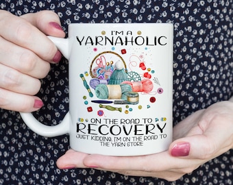 Grappige gehaakte mok Gehaakte minnaar cadeau Gehaakte minnaar mok Garenliefhebber mok Stoffenliefhebber cadeau I'm A YarnAholic On The Road To Recovery-mok