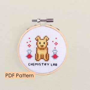 Patrón de punto de cruz de perro de laboratorio - descarga PDF - lindo juego de palabras de perro - patrón de punto de cruz fácil - arte de píxeles de perro de laboratorio de química - arte de pared de perro
