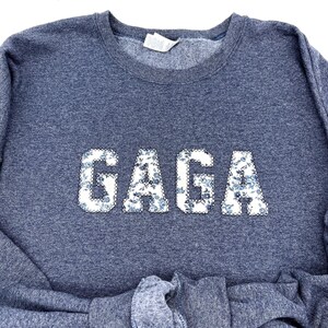 Sudadera personalizada para abuela: Regalo para el Día de la Madre / Regalo personalizado con aplique floral bordado para abuela / Sudadera con palabra personalizada / ¡Cualquier palabra! imagen 4