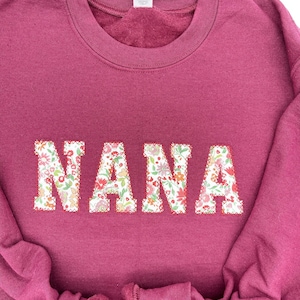 Sudadera personalizada para abuela: Regalo para el Día de la Madre / Regalo personalizado con aplique floral bordado para abuela / Sudadera con palabra personalizada / ¡Cualquier palabra! imagen 2