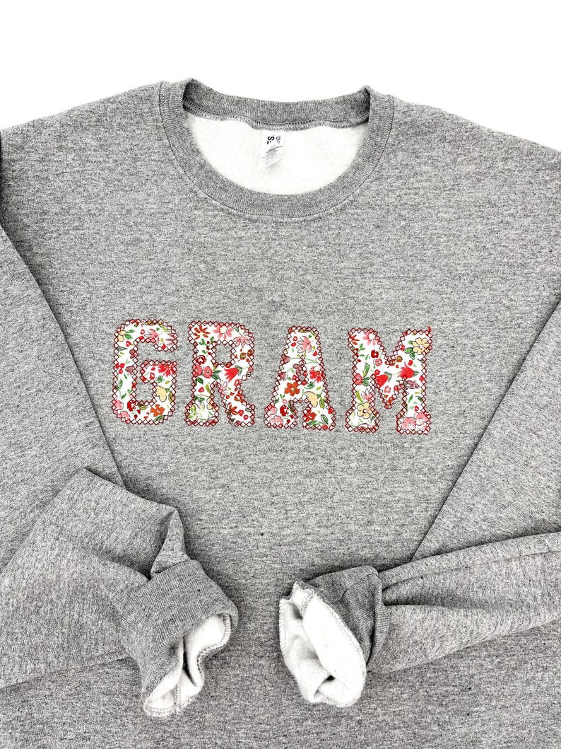 Sudadera personalizada para abuela: Regalo para el Día de la Madre / Regalo personalizado con aplique floral bordado para abuela / Sudadera con palabra personalizada / ¡Cualquier palabra! imagen 6