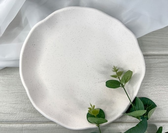 Decorative tray | Christmas table tray | Jewelry tray | Decorative tray for candles | White irregular wavy Tray | Tray with glitter.