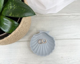 Handmade Jesmonite Seashell Trinket Tray: Jewelry Organizer