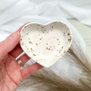 Jewelry Tray/ Heart Style / Jewelry Holder Of Jesmonite /Trinket tray / Handmade Trays / Home Decor / Jewelry Dish / Bathroom decor