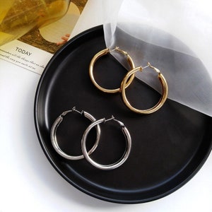 Women Simple Metal Texture With Large Individual Earrings