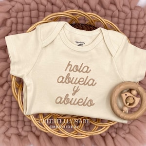 Embroidered Hola Abuela y Abuelo ONESIES® Brand, Hola Abuelita, Hola Abuelito, Anuncio De Bebé, Spanish Pregnancy Announcement Bodysuit 743
