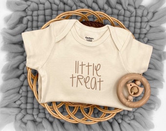 Embroidered Little Treat Bodysuit, Cute Fall Bodysuit, My First Fall Outfit, 1st Thanksgiving, Funny Fall Baby Outfit, I’m a little treat!