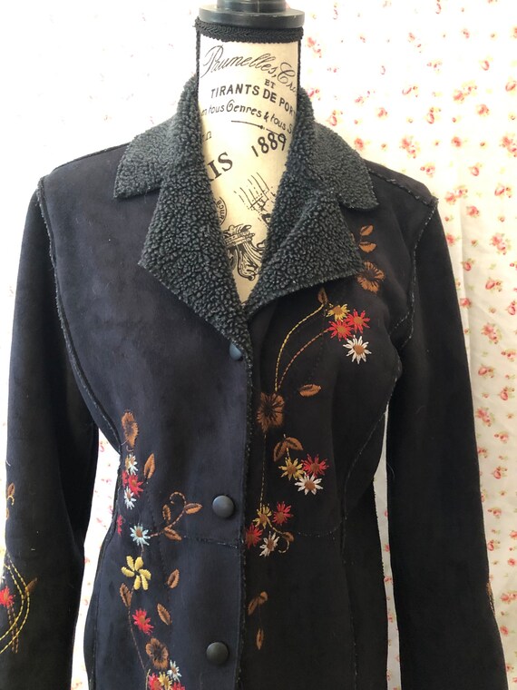 Vintage DB Sport Faux Black Floral Embroidered Sh… - image 6