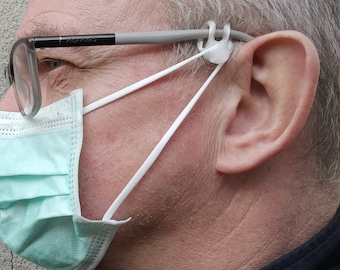 Un par de soportes para mascarillas para monturas de gafas