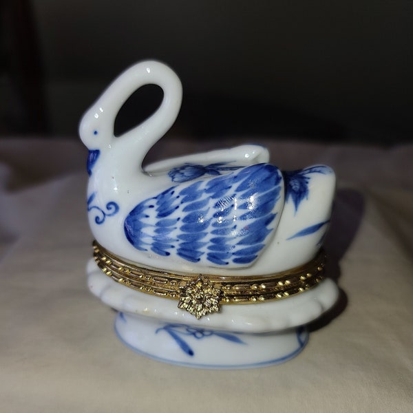 HAND-PAINTED PORCELAIN Swan hinged trinket box collectable vintage trinket box porcelain trinket box ring box jewelry trinket box