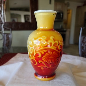 VINTAGE ASIAN STYLE Ombre vase Chinese dragon vase red ombre vase vintage vase