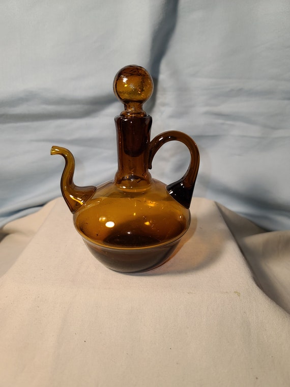 VINTAGE SMALL BROWN Glass Pitcher With Glass Stopper Collectable Glass  Miniature Pitchers Small Glass Pitcher Glass Oil Pitcher Vintage 