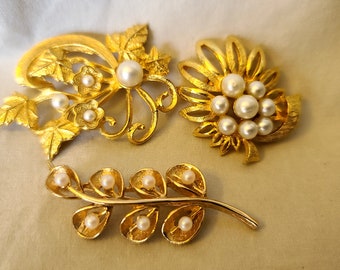 VINTAGE SET OF 6 brooches gold tone pearl brooch pearl circle pin gold pearl leaf brooch rhinestone brooch