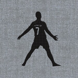 Puede incluir: Una silueta negra de un jugador de fútbol con el número 7 y el nombre "RONALDO" en la parte posterior de su camiseta.