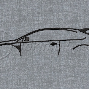 Puede incluir: Silueta de un coche en arte de línea en blanco y negro. El coche se ve de lado y tiene una línea de techo redondeada y un pequeño alerón en la parte trasera.