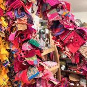Guirlande colorée en tissu sari | Banderole indienne bohème recyclée avec cravate pour décoration de fête suspendue | Décoration murale écologique