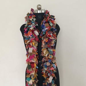 Belle guirlande colorée faite main en tissu sari | Banderole indienne bohème recyclée avec cravate pour décoration de fête suspendue | Décoration murale écologique
