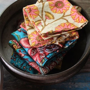Bel ensemble de serviettes de table, 50 pcs de serviettes imprimées à la main, serviettes de table en tissu de coton, serviettes de table déco cuisine, cadeau de pendaison de crémaillère
