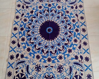 Tenture murale Suzani en lin bleu brodé à la main, broderie de coton, couvre-lit Suzani ouzbek Suzani, cadeau de Noël pour maman et papa