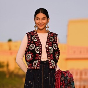 Black Suzani Vest Jacket Hand Embroidered  Classical Jacket Robe Suzani cotton vest handmade jacket's , women's clothing , gift for her