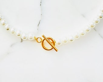 Aesthetic pearl necklace choker gold colour closure